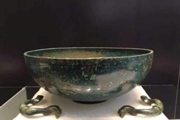 Photo of a roman bowl on display at Sandwich Museum